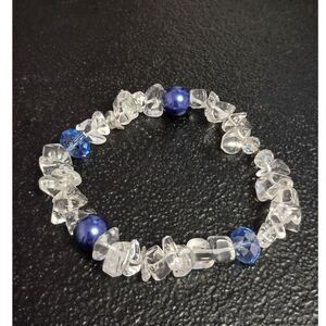 Vintage and Stylish, Beautiful Stretchy Bracelet of Glass Chips with Blue Beads